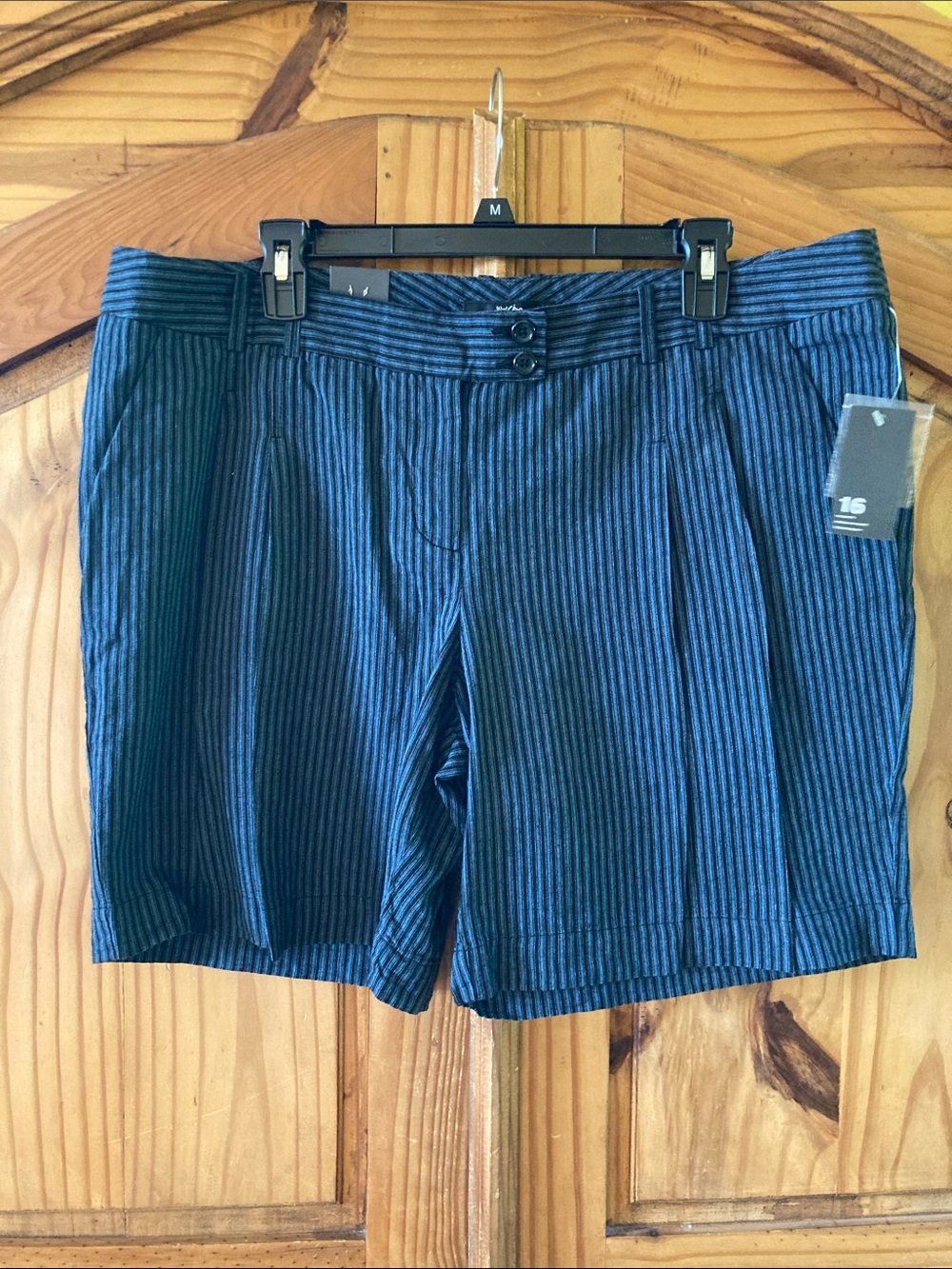 Mossimo Stretch Modern Fit blue black striped cute chino shorts size 16 - NWT